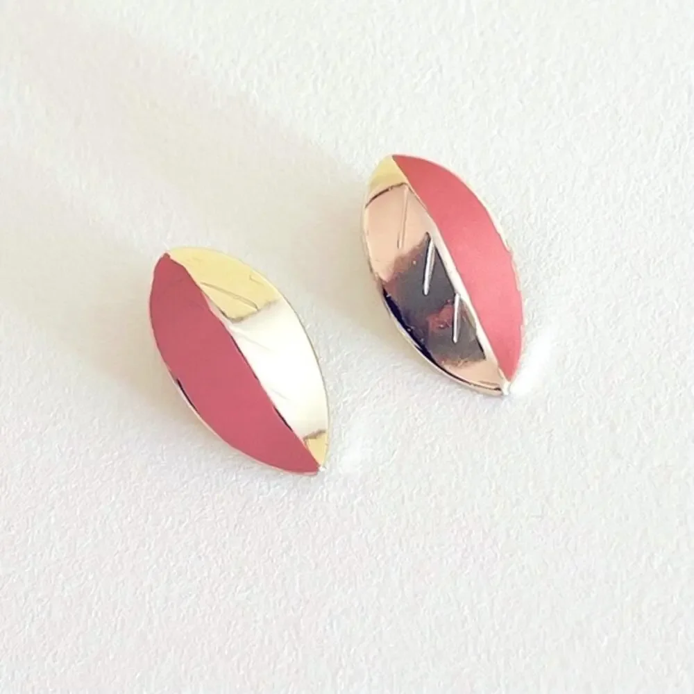 Vtg TRIFARI Enamel Clip-on Earrings Abstract Leaf Style Marquise Silhouette